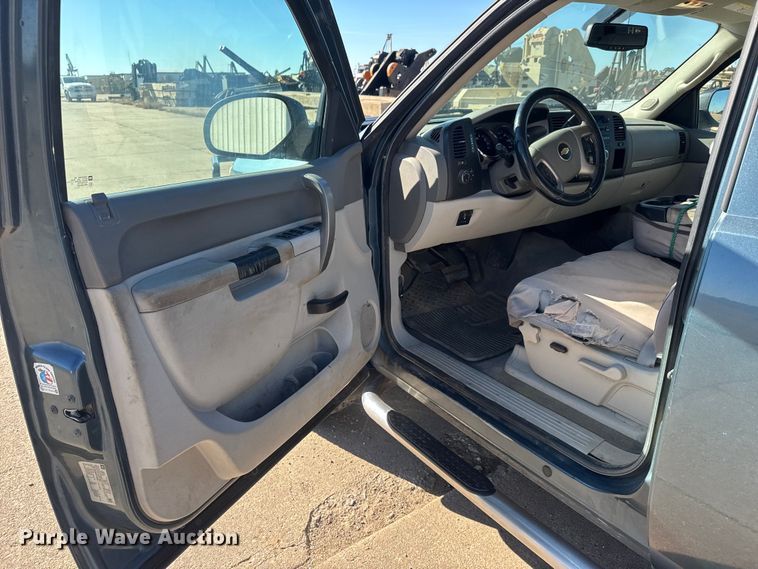 image for item DW6761 2014 Chevrolet Silverado 2500HD LT Crew Cab pickup truck