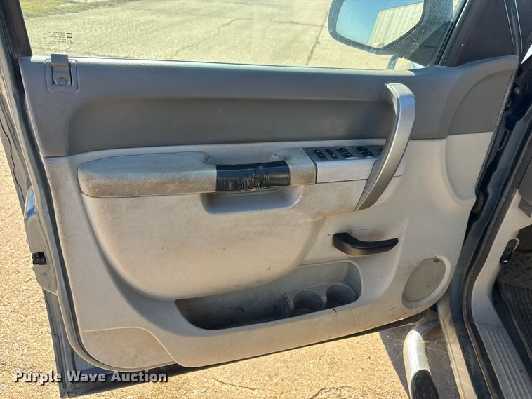 image for item DW6761 2014 Chevrolet Silverado 2500HD LT Crew Cab pickup truck