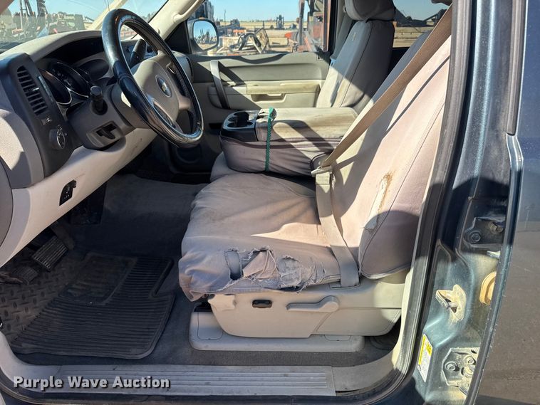 image for item DW6761 2014 Chevrolet Silverado 2500HD LT Crew Cab pickup truck