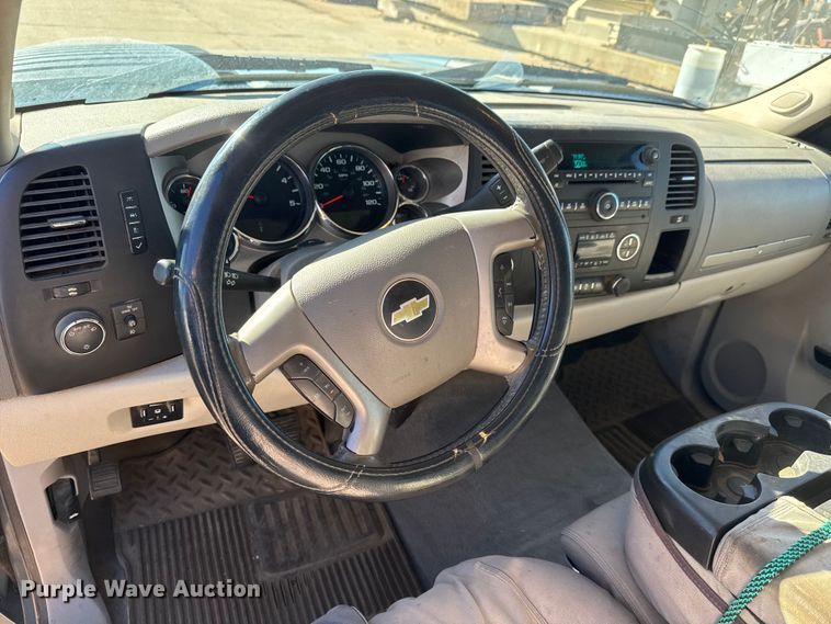 image for item DW6761 2014 Chevrolet Silverado 2500HD LT Crew Cab pickup truck