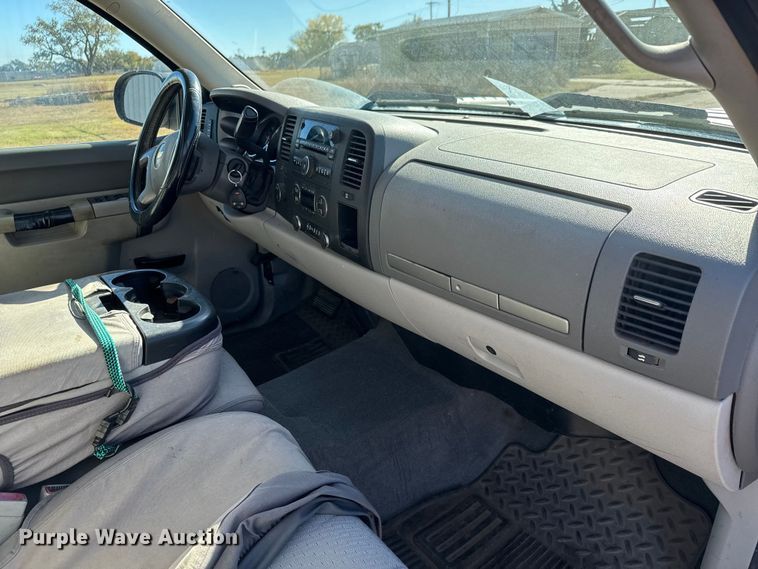 image for item DW6761 2014 Chevrolet Silverado 2500HD LT Crew Cab pickup truck