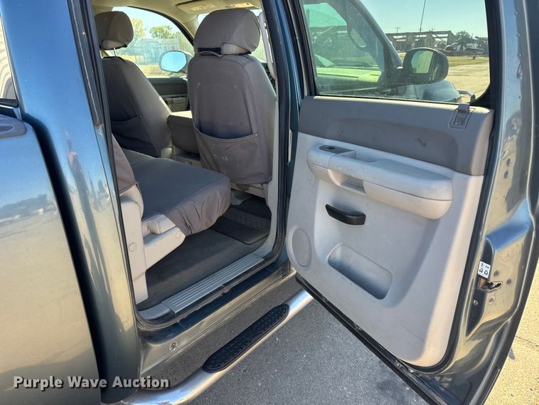 image for item DW6761 2014 Chevrolet Silverado 2500HD LT Crew Cab pickup truck