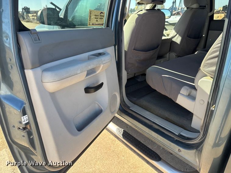 image for item DW6761 2014 Chevrolet Silverado 2500HD LT Crew Cab pickup truck