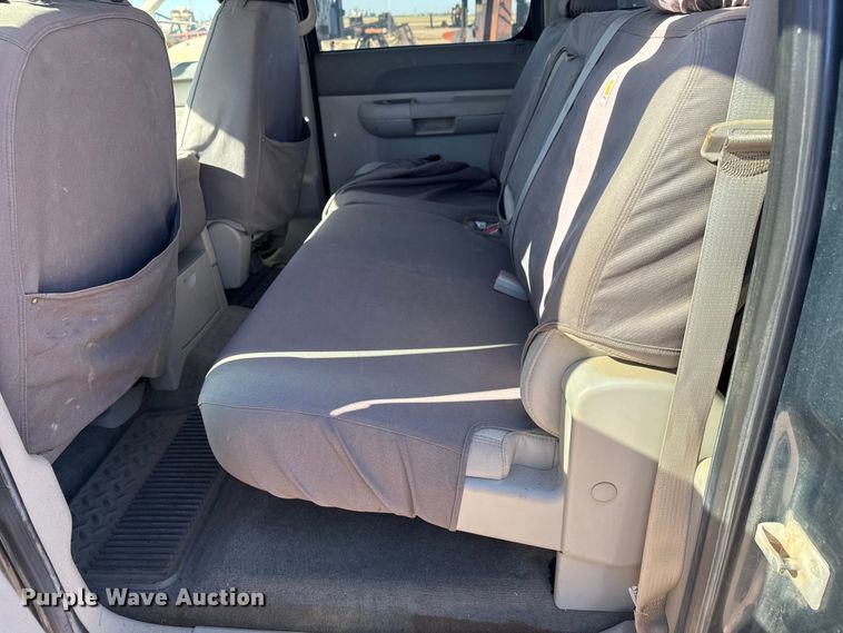 image for item DW6761 2014 Chevrolet Silverado 2500HD LT Crew Cab pickup truck