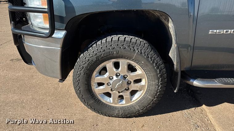 image for item DW6761 2014 Chevrolet Silverado 2500HD LT Crew Cab pickup truck