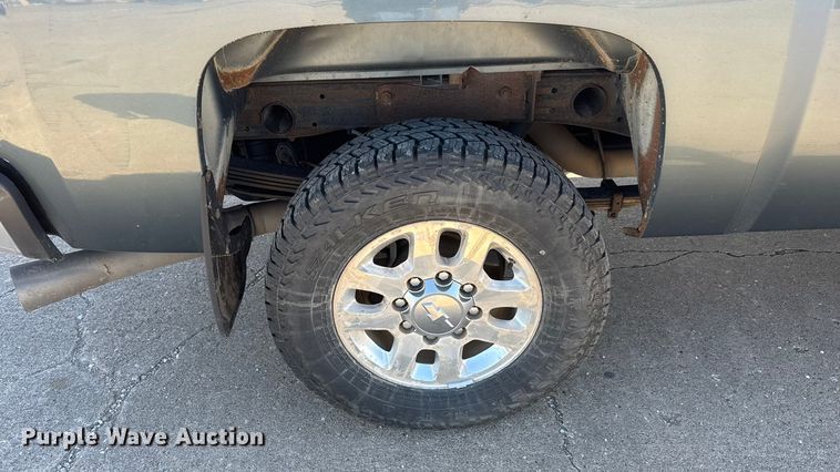 image for item DW6761 2014 Chevrolet Silverado 2500HD LT Crew Cab pickup truck