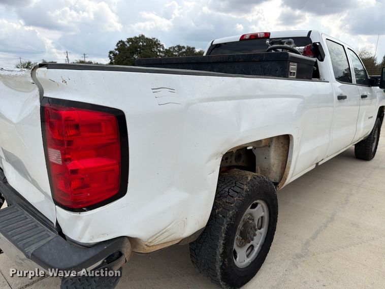 image for item DX5859 2018 Chevrolet Silverado 2500HD Crew Cab pickup truck