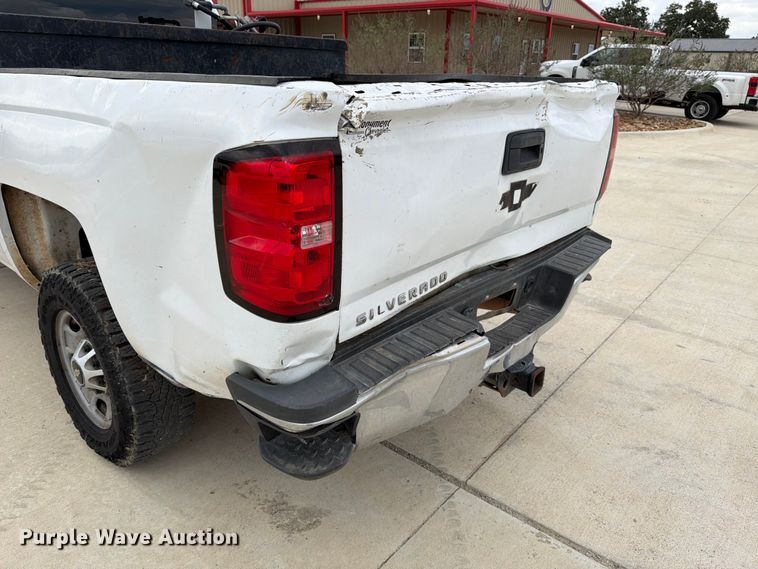 image for item DX5859 2018 Chevrolet Silverado 2500HD Crew Cab pickup truck