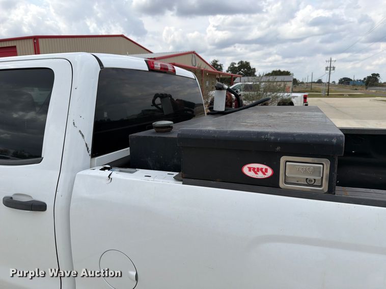 image for item DX5859 2018 Chevrolet Silverado 2500HD Crew Cab pickup truck