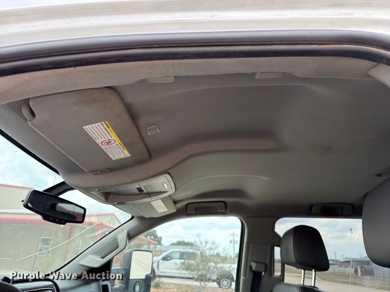 image for item DX5859 2018 Chevrolet Silverado 2500HD Crew Cab pickup truck