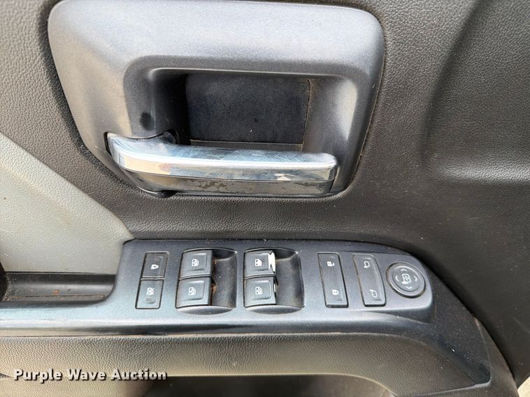 image for item DX5859 2018 Chevrolet Silverado 2500HD Crew Cab pickup truck