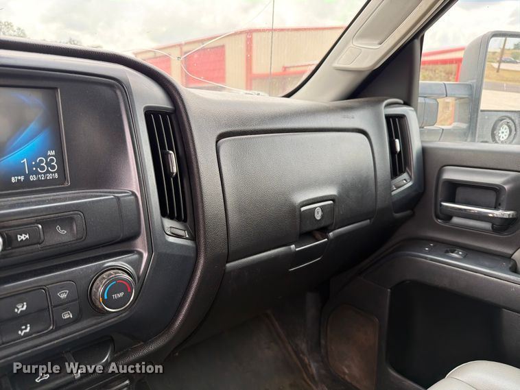 image for item DX5859 2018 Chevrolet Silverado 2500HD Crew Cab pickup truck