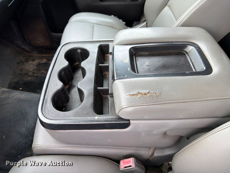 image for item DX5859 2018 Chevrolet Silverado 2500HD Crew Cab pickup truck