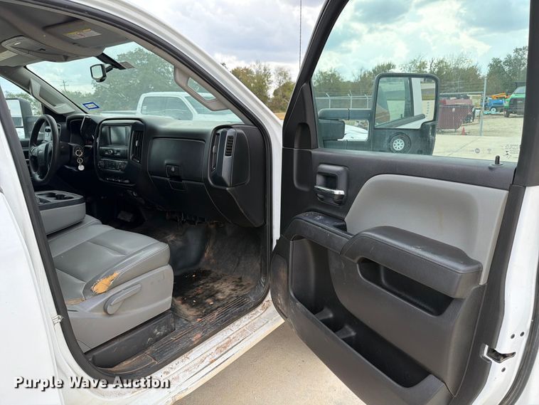 image for item DX5859 2018 Chevrolet Silverado 2500HD Crew Cab pickup truck