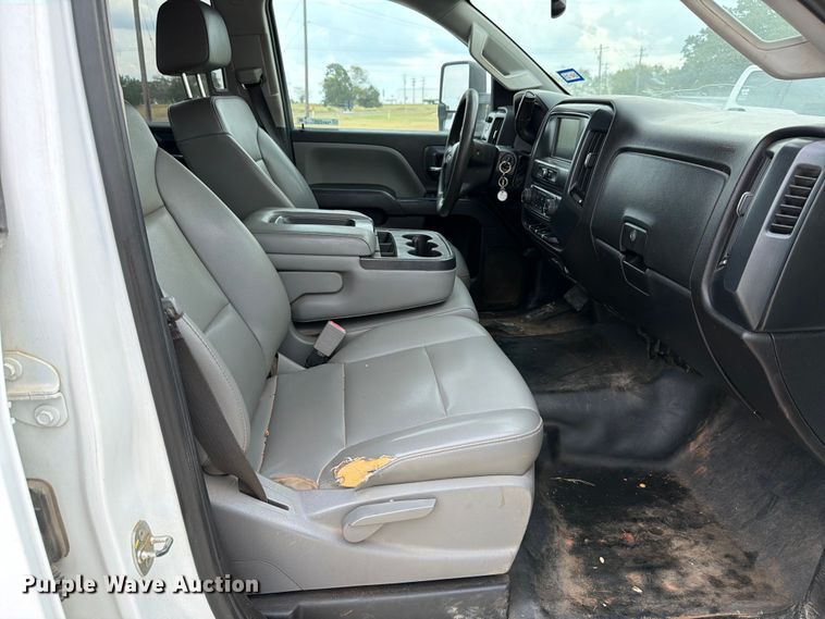 image for item DX5859 2018 Chevrolet Silverado 2500HD Crew Cab pickup truck