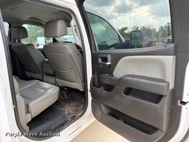 image for item DX5859 2018 Chevrolet Silverado 2500HD Crew Cab pickup truck