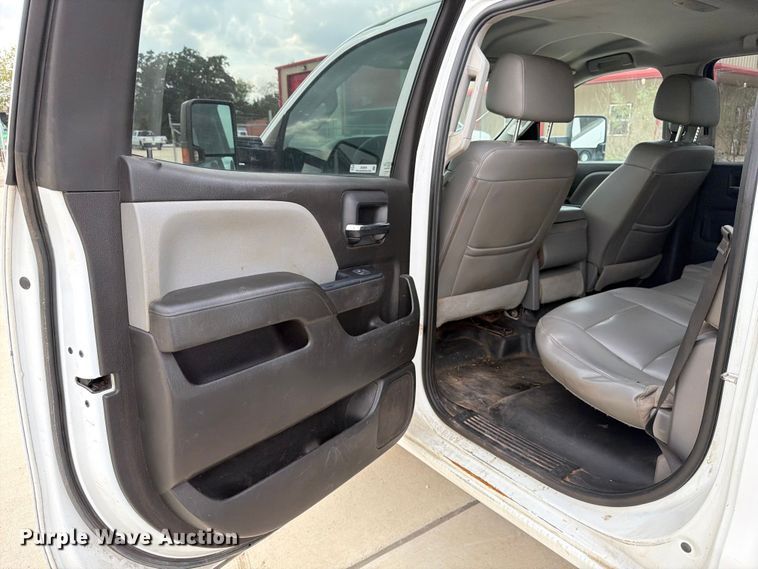 image for item DX5859 2018 Chevrolet Silverado 2500HD Crew Cab pickup truck