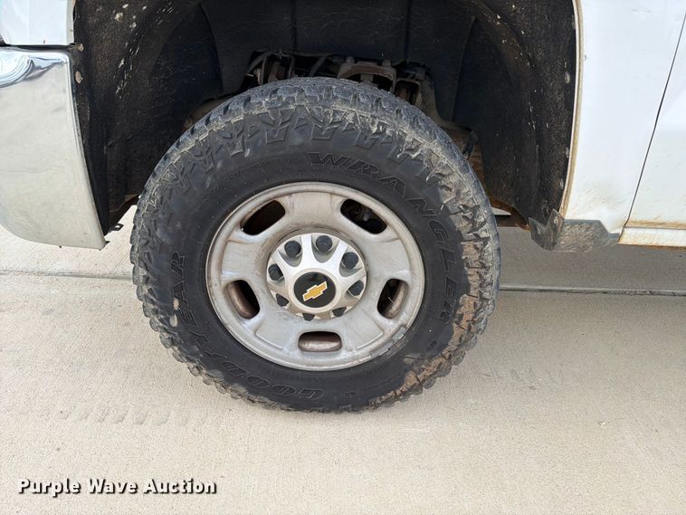 image for item DX5859 2018 Chevrolet Silverado 2500HD Crew Cab pickup truck