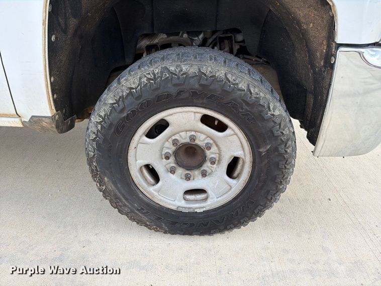 image for item DX5859 2018 Chevrolet Silverado 2500HD Crew Cab pickup truck