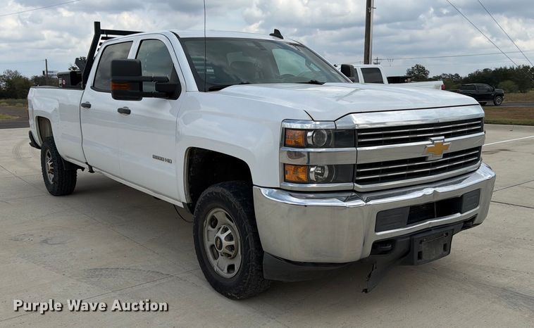 image for item DX5860 2018 Chevrolet Silverado 2500HD Crew Cab pickup truck