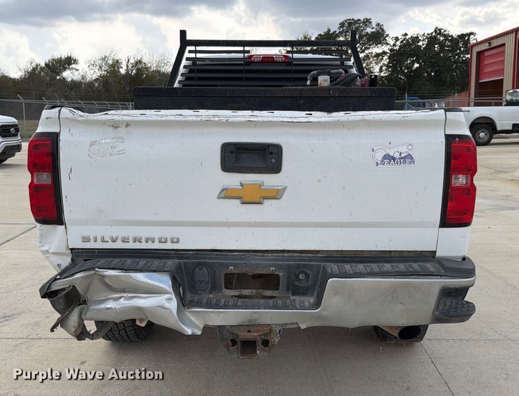 image for item DX5860 2018 Chevrolet Silverado 2500HD Crew Cab pickup truck