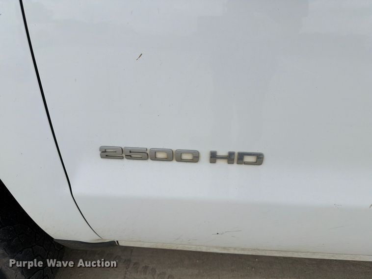 image for item DX5860 2018 Chevrolet Silverado 2500HD Crew Cab pickup truck