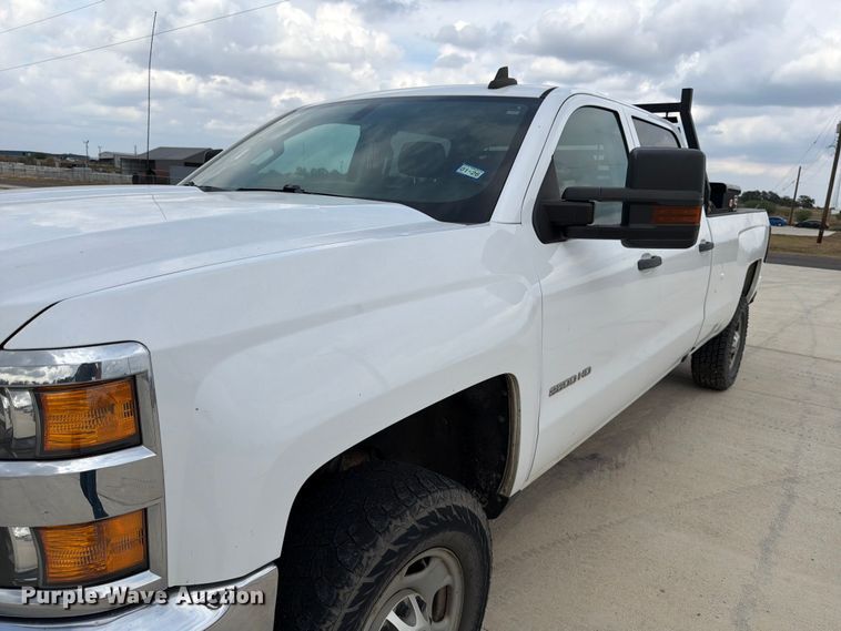 image for item DX5860 2018 Chevrolet Silverado 2500HD Crew Cab pickup truck