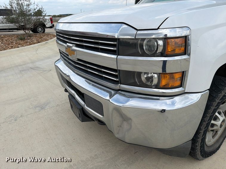 image for item DX5860 2018 Chevrolet Silverado 2500HD Crew Cab pickup truck