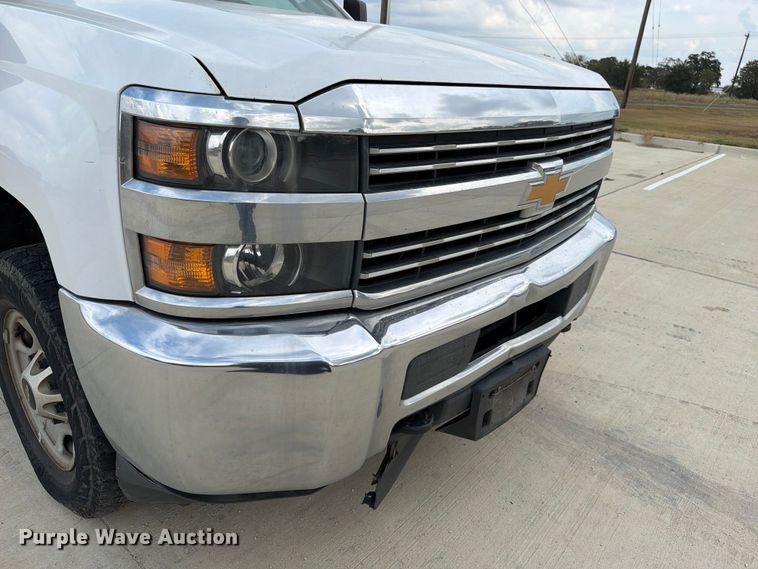 image for item DX5860 2018 Chevrolet Silverado 2500HD Crew Cab pickup truck