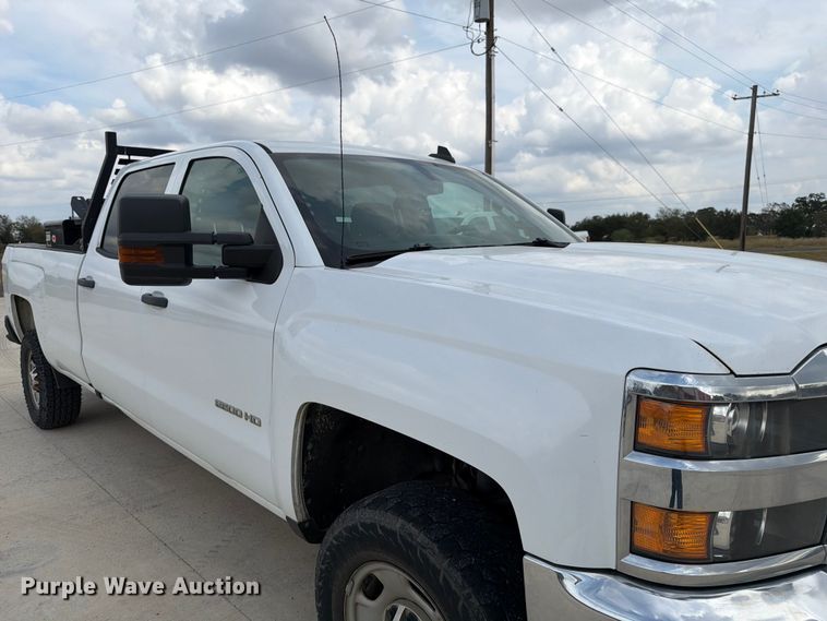 image for item DX5860 2018 Chevrolet Silverado 2500HD Crew Cab pickup truck