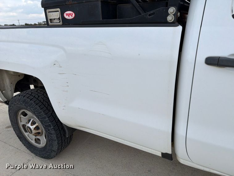 image for item DX5860 2018 Chevrolet Silverado 2500HD Crew Cab pickup truck