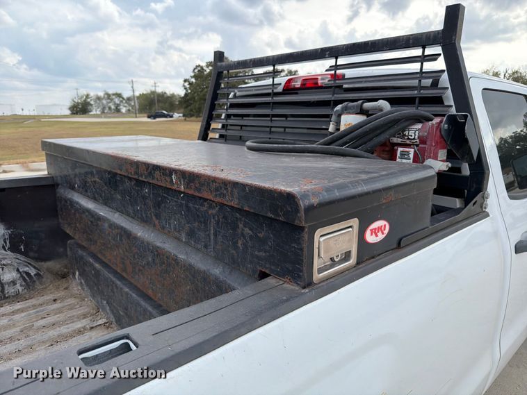 image for item DX5860 2018 Chevrolet Silverado 2500HD Crew Cab pickup truck