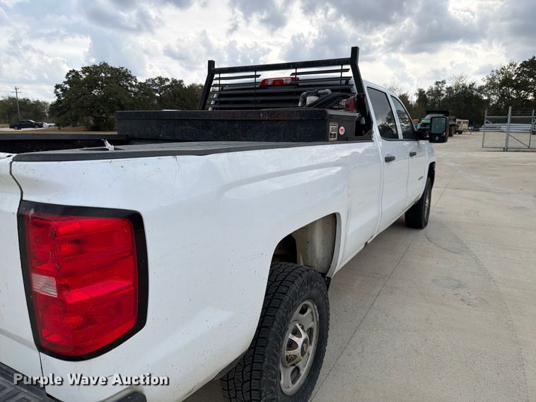 image for item DX5860 2018 Chevrolet Silverado 2500HD Crew Cab pickup truck