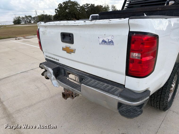 image for item DX5860 2018 Chevrolet Silverado 2500HD Crew Cab pickup truck