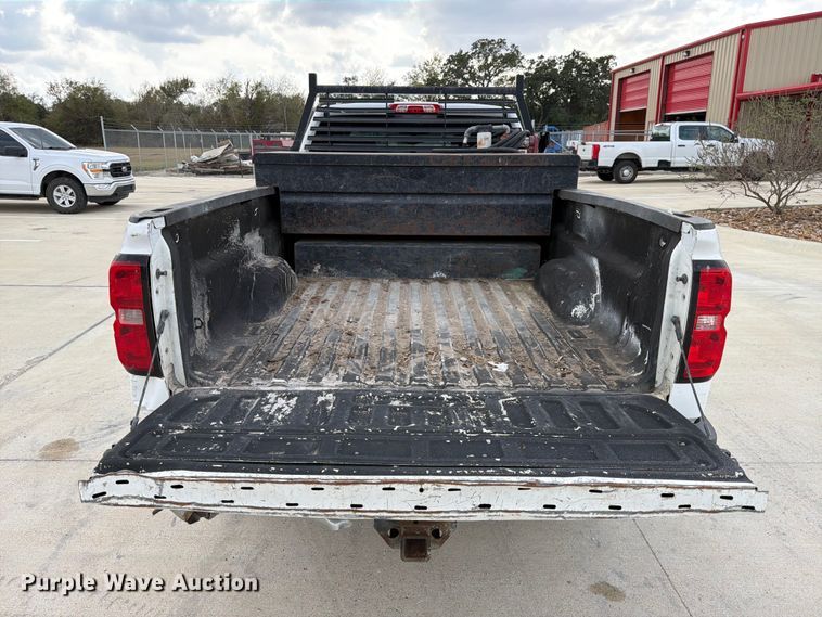 image for item DX5860 2018 Chevrolet Silverado 2500HD Crew Cab pickup truck