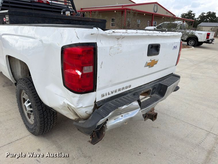 image for item DX5860 2018 Chevrolet Silverado 2500HD Crew Cab pickup truck