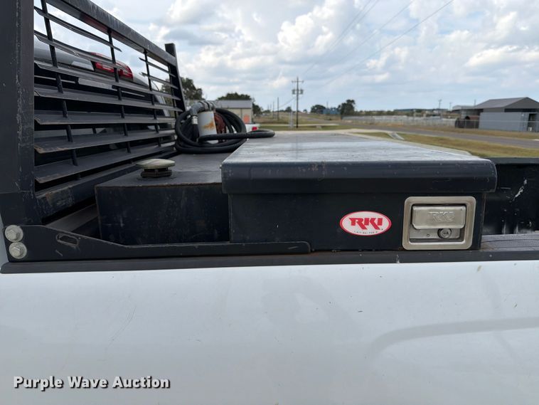 image for item DX5860 2018 Chevrolet Silverado 2500HD Crew Cab pickup truck