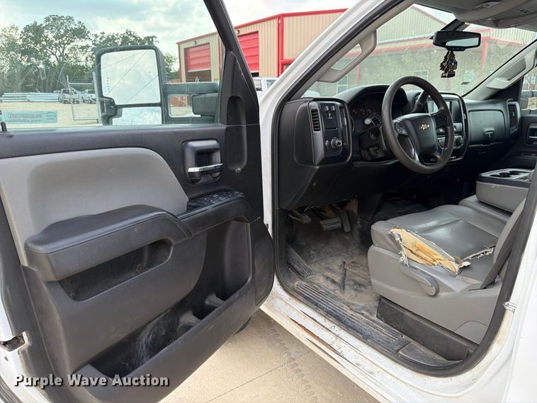 image for item DX5860 2018 Chevrolet Silverado 2500HD Crew Cab pickup truck