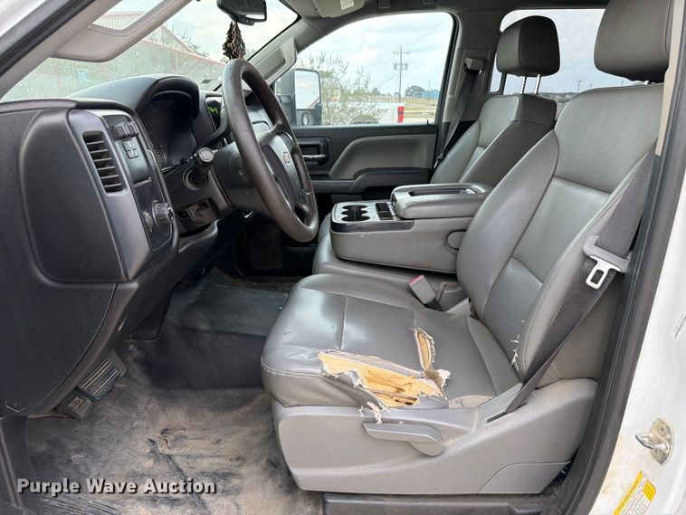 image for item DX5860 2018 Chevrolet Silverado 2500HD Crew Cab pickup truck