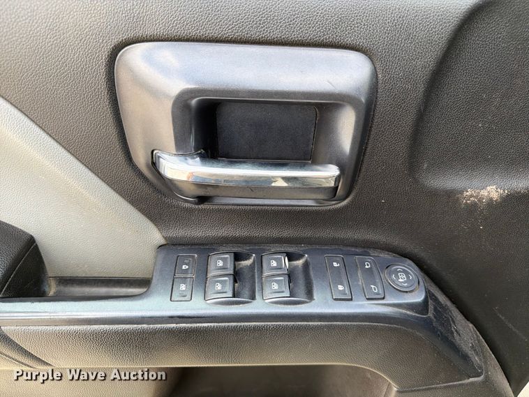 image for item DX5860 2018 Chevrolet Silverado 2500HD Crew Cab pickup truck