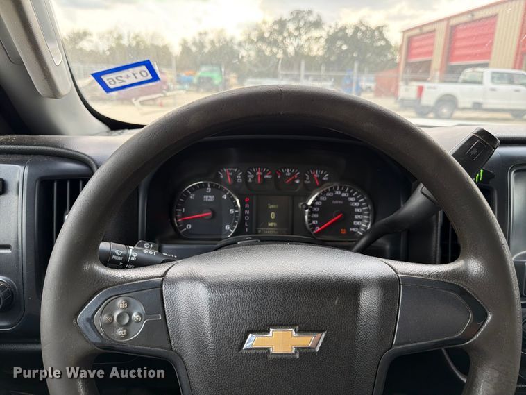 image for item DX5860 2018 Chevrolet Silverado 2500HD Crew Cab pickup truck