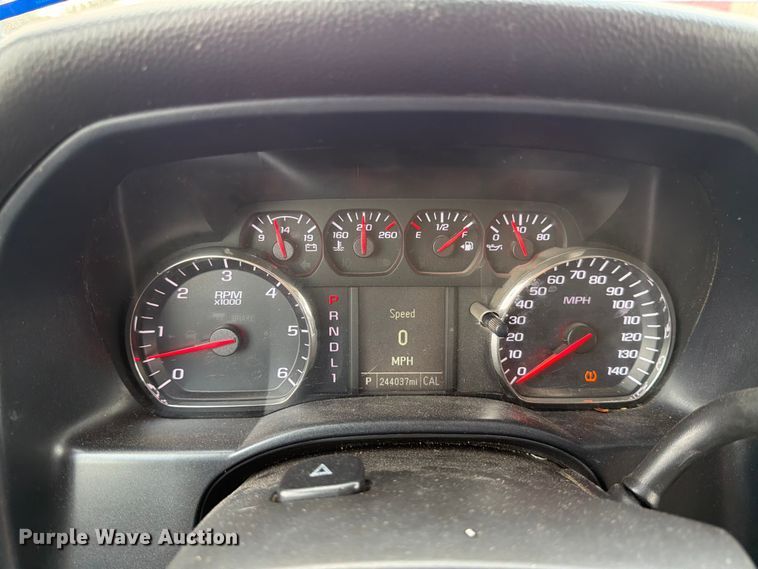 image for item DX5860 2018 Chevrolet Silverado 2500HD Crew Cab pickup truck