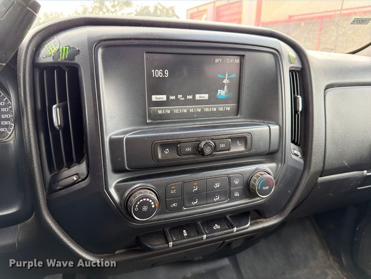 image for item DX5860 2018 Chevrolet Silverado 2500HD Crew Cab pickup truck