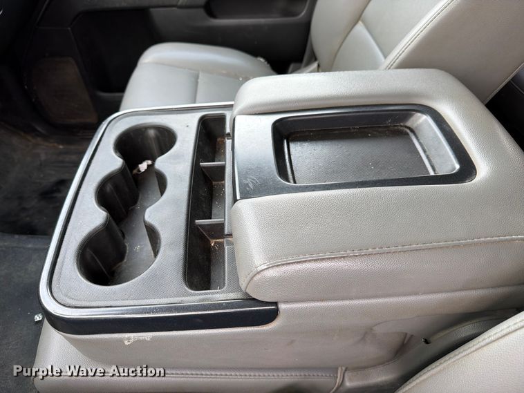 image for item DX5860 2018 Chevrolet Silverado 2500HD Crew Cab pickup truck