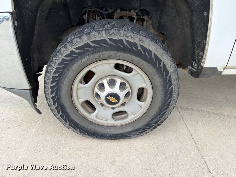 image for item DX5860 2018 Chevrolet Silverado 2500HD Crew Cab pickup truck