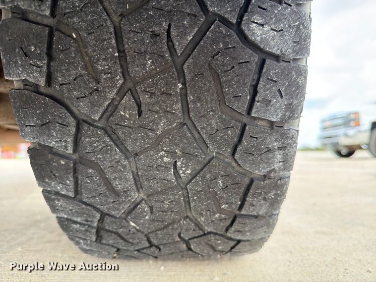 image for item DX5860 2018 Chevrolet Silverado 2500HD Crew Cab pickup truck