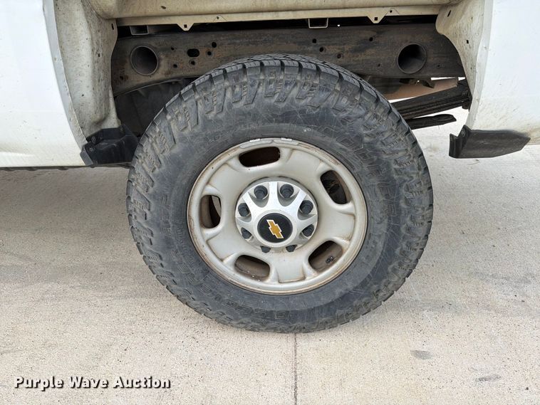 image for item DX5860 2018 Chevrolet Silverado 2500HD Crew Cab pickup truck