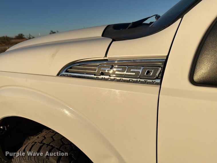 image for item DX5867 2015 Ford F250 Super Duty XLT SuperCab flatbed pickup truck