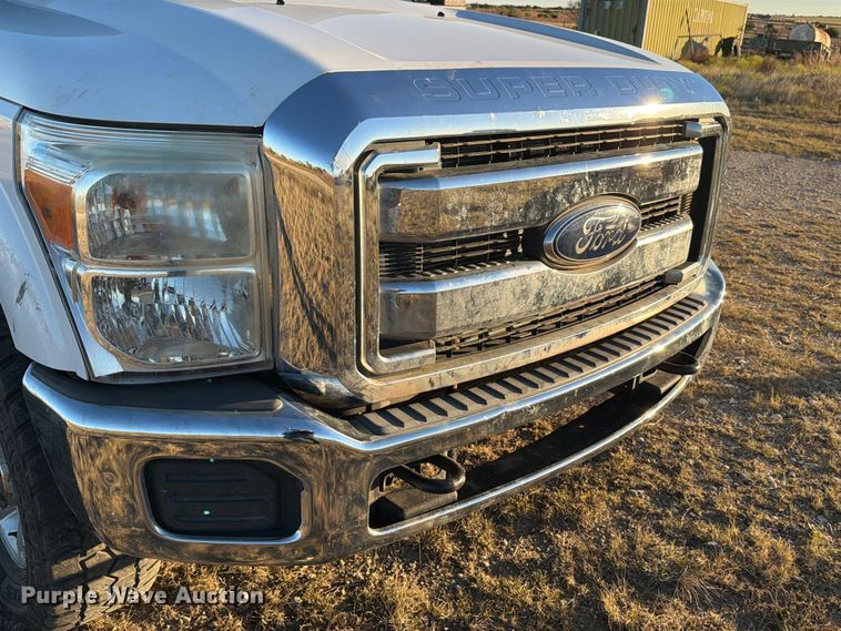 image for item DX5867 2015 Ford F250 Super Duty XLT SuperCab flatbed pickup truck