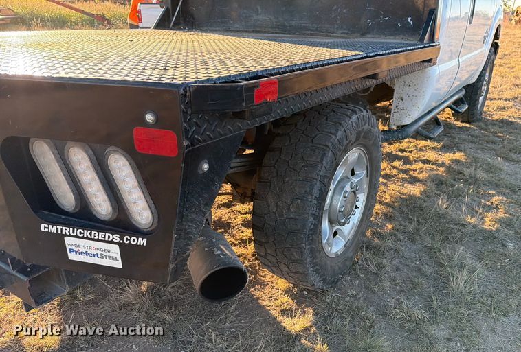 image for item DX5867 2015 Ford F250 Super Duty XLT SuperCab flatbed pickup truck